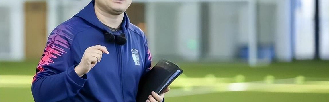 足球直播在线观看无插件-意外！大连球迷都以为崔麒新赛季会走，结果英博离队公告却没他