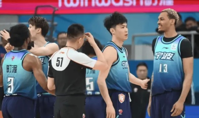 媒体人：场均4.9分，贝兹利的重要性完全不能和辛普森相比